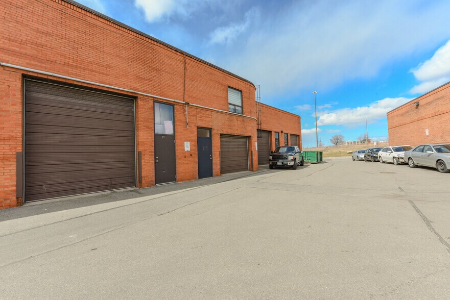 More Photos Of 750 Oakdale Rd, Toronto Light Distribution For Sale