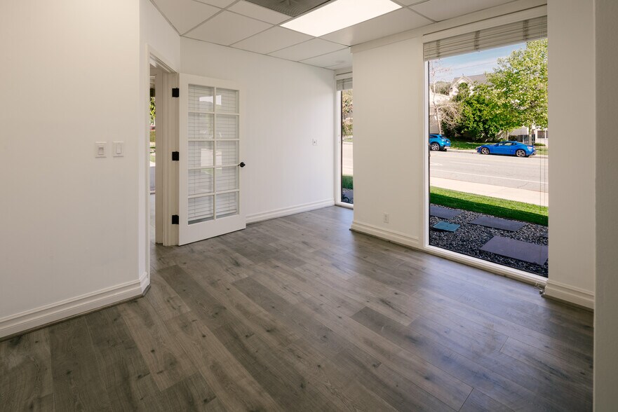 More Photos Of 2505 Canada Blvd, Glendale Office For Lease