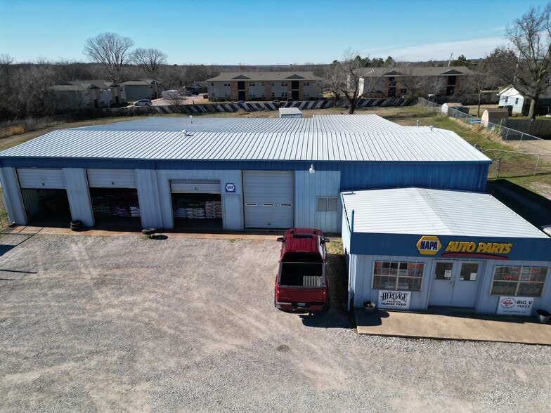 Primary Photo Of 408 S Dawson St, Meeker Auto Repair For Sale