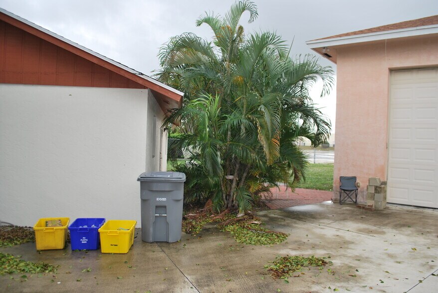 More Photos Of 1309 W Frangipani Cir, Lake Worth Specialty For Sale