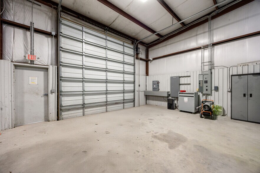 More Photos Of 15720 Garrett Rd, Houston Industrial For Sale