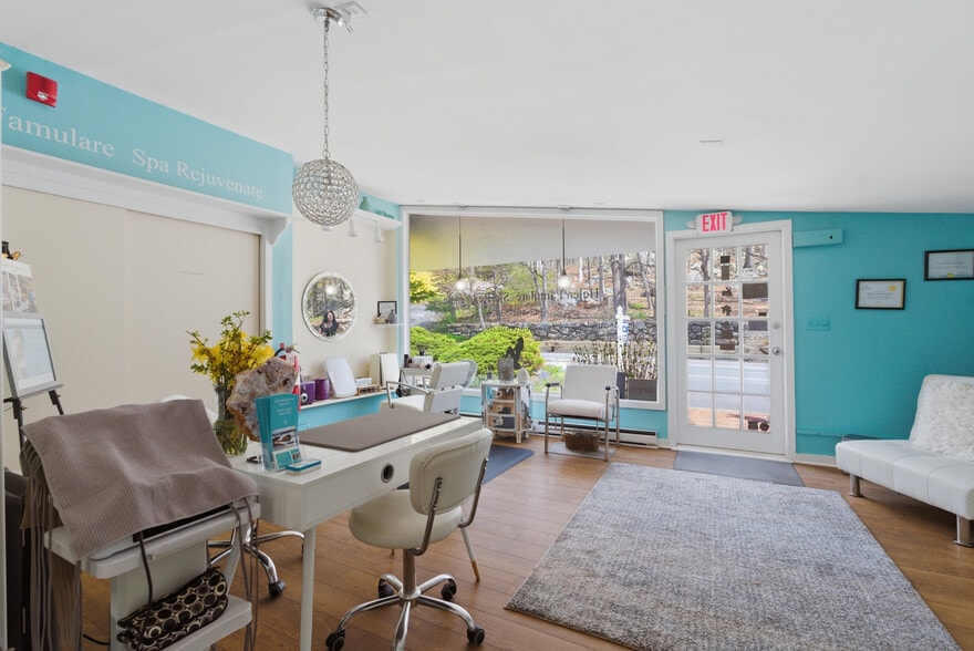 More Photos Of 40 Westchester Ave, Pound Ridge Freestanding For Sale