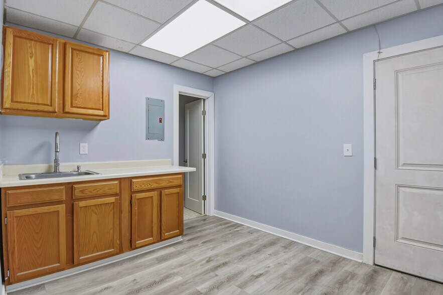 More Photos Of 953 Lane Ave S, Jacksonville Medical For Lease