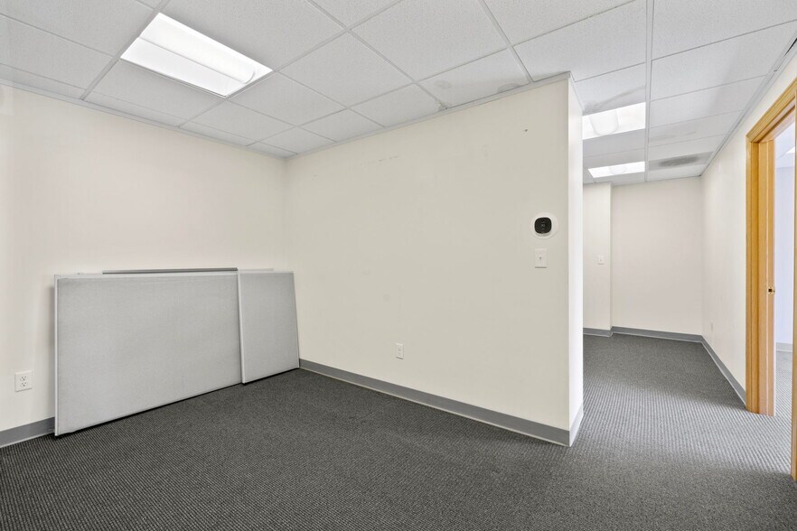 More Photos Of 264 N Broadway, Salem Freestanding For Sale