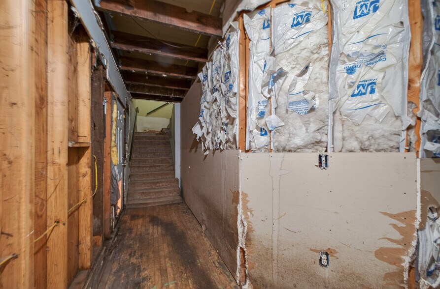 More Photos Of 1315 S 23rd St, Tacoma Storefront Retail Residential For Sale