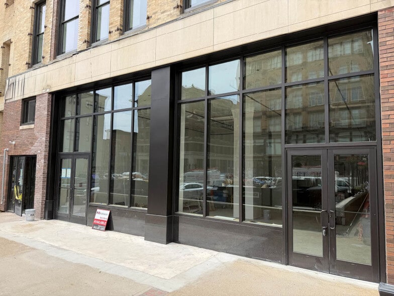 More Photos Of 85 Weybosset St, Providence General Retail For Lease
