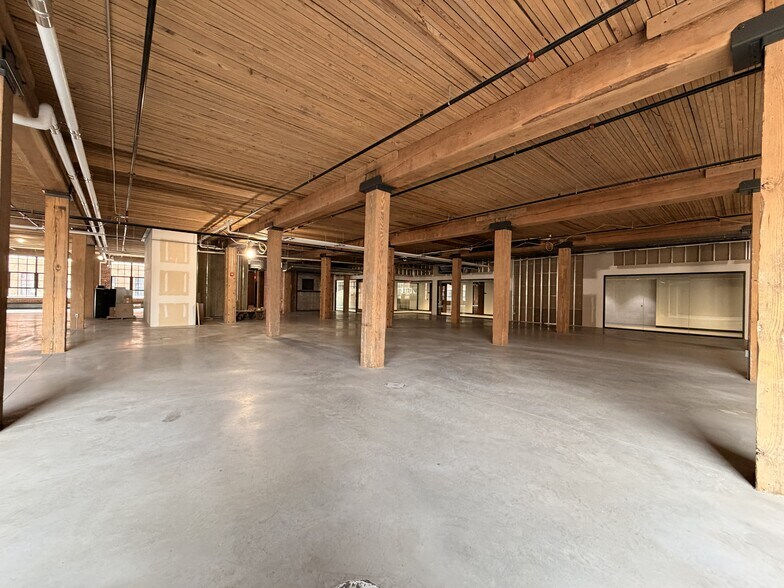 More Photos Of 1000 Jackson St, Dubuque Office For Lease