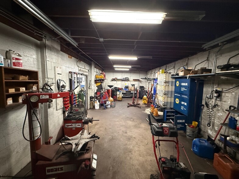 More Photos Of 175 Newington Ave, New Britain Auto Repair For Sale