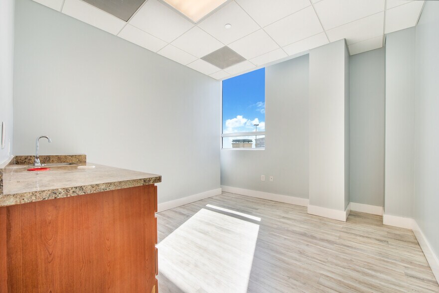 More Photos Of 135 San Lorenzo Ave, Coral Gables Office For Sale