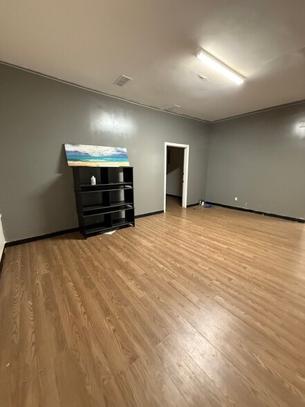 More Photos Of 14529 Archwood St, Van Nuys Storefront Retail Office For Lease