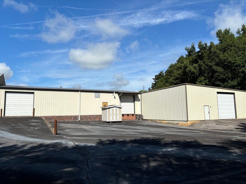 More Photos Of 439 Burton Rd, Lexington Warehouse For Lease