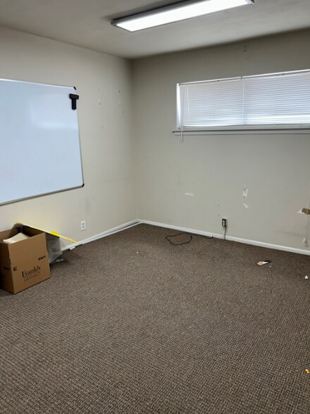 More Photos Of 307-311 Lombrano St, San Antonio Warehouse For Sale