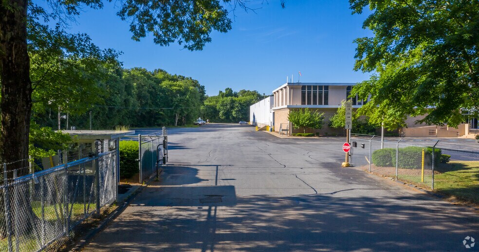 More Photos Of 380 S Worcester St, Norton Warehouse For Lease