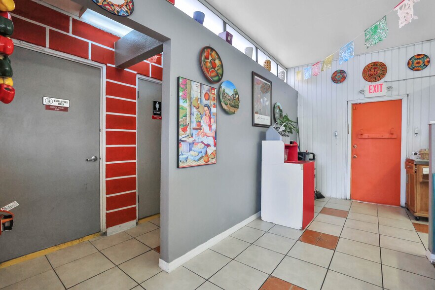 More Photos Of 114 Central Ave, Lake Wales Freestanding For Sale