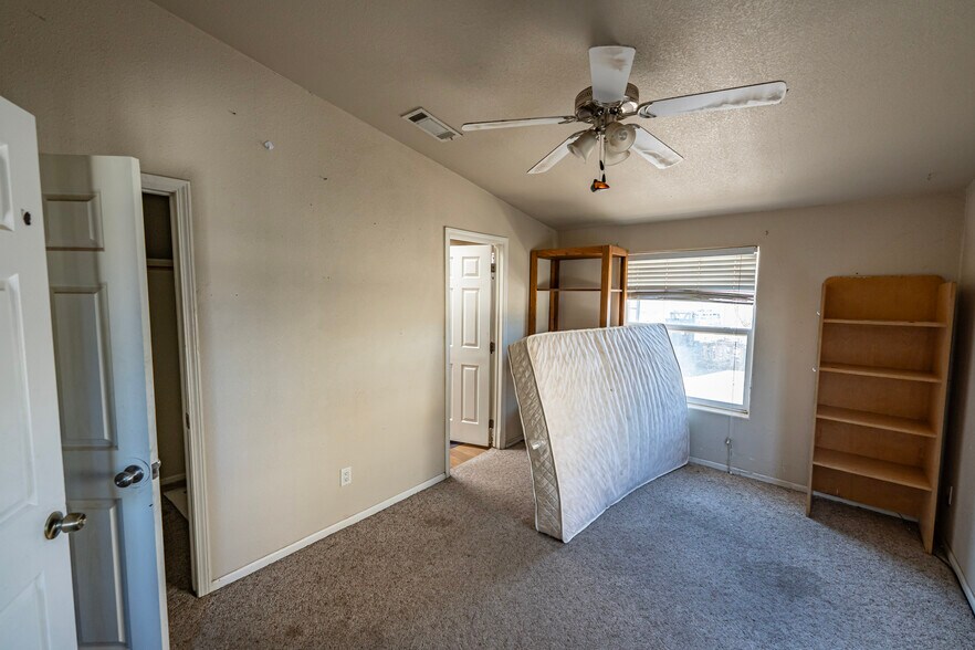 More Photos Of 5221 Hwy 68, Golden Valley Flex For Sale