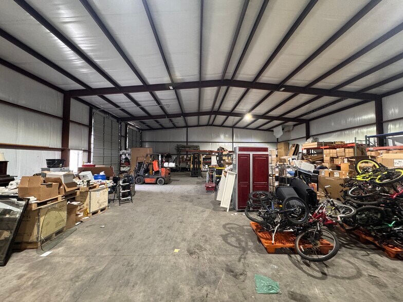 More Photos Of 9701 E Highway 67, Alvarado Service For Sale