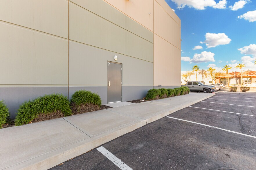 More Photos Of 450 N 54th St, Chandler Distribution For Lease