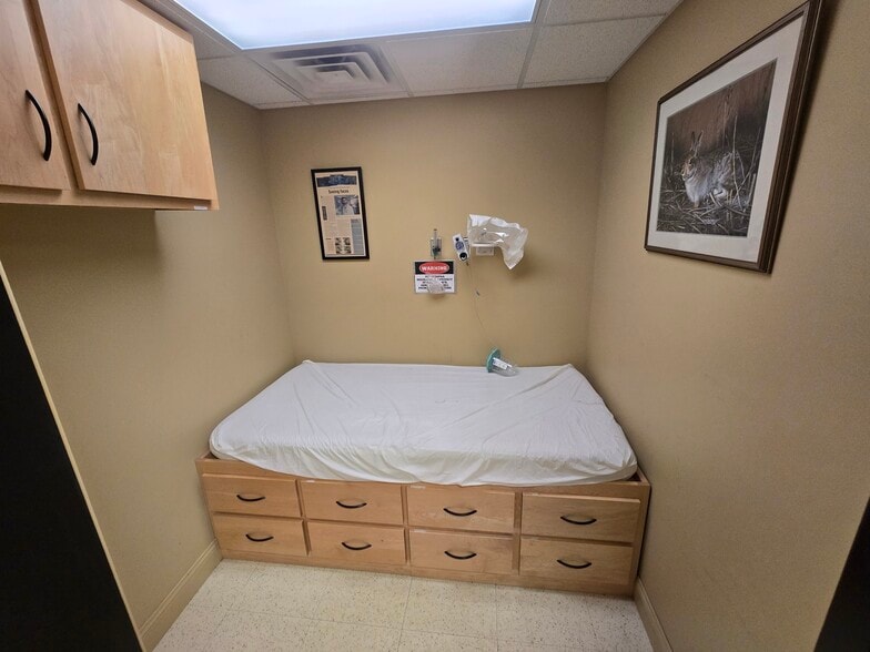 More Photos Of 427-433 Carriage Dr, Beckley Medical For Sale