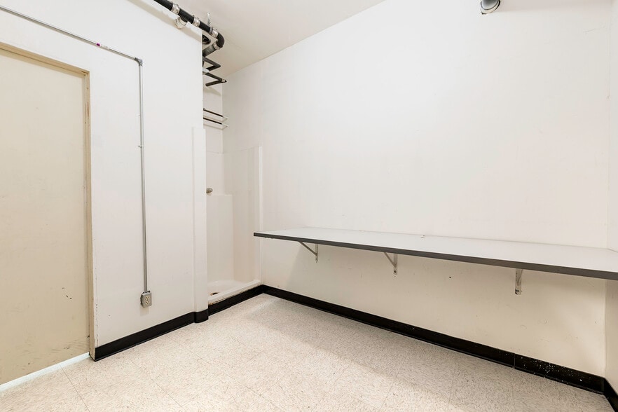 More Photos Of 2185-2189 Pacific Ave, Long Beach Storefront Retail Residential For Lease