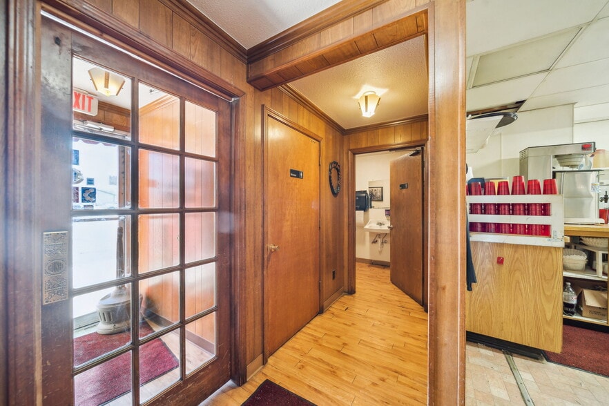 More Photos Of 319 E Illinois Ave, Vinita Restaurant For Sale