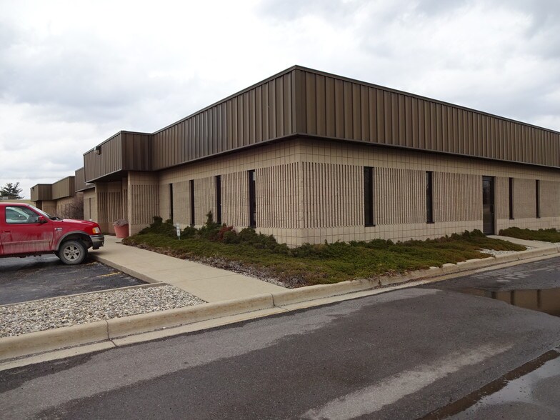 More Photos Of 760 Woodland Dr, Saline Medical For Lease