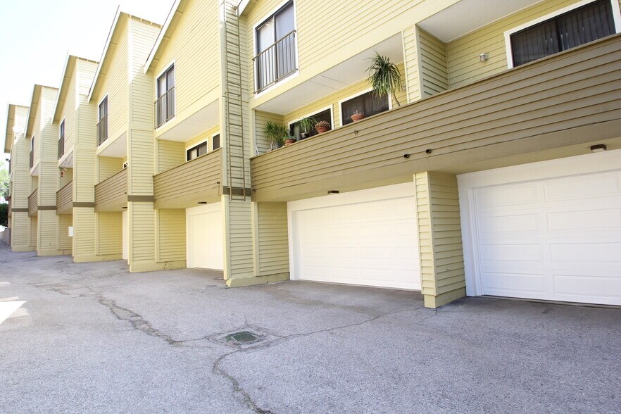 More Photos Of 2204-2284 Waltonia Dr, Montrose Apartments For Sale