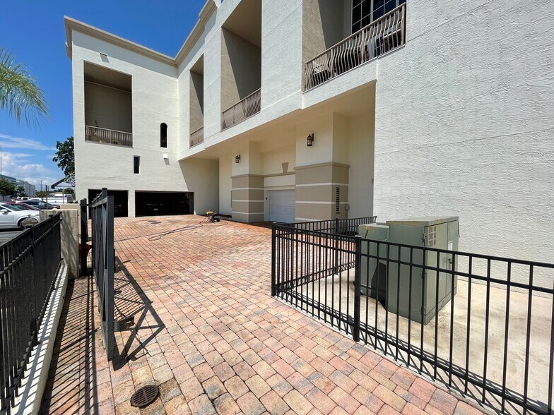 More Photos Of 128 S Beach St, Daytona Beach Apartments For Lease