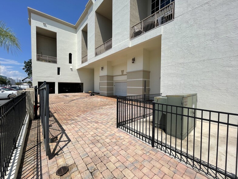 More Photos Of 128 S Beach St, Daytona Beach Apartments For Lease