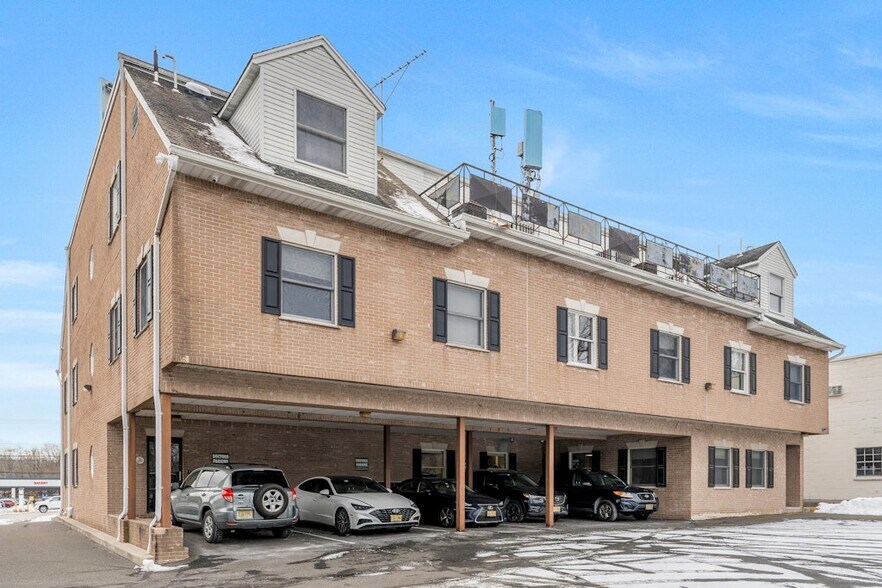 More Photos Of 440 Old Hook Rd, Emerson Medical For Lease