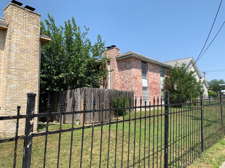 More Photos Of 10806 Baltic Dr, San Antonio Apartments For Sale