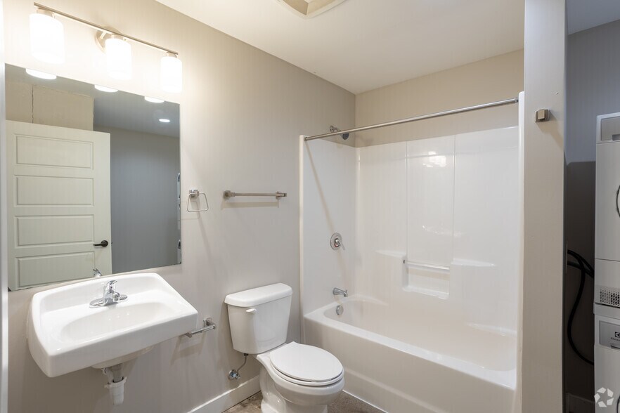 More Photos Of 717 Locust St, Des Moines Apartments For Lease