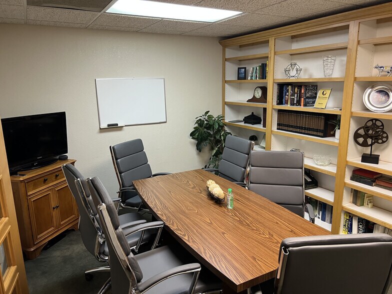 More Photos Of 800 Westport Rd, Kansas City Office Residential For Sale