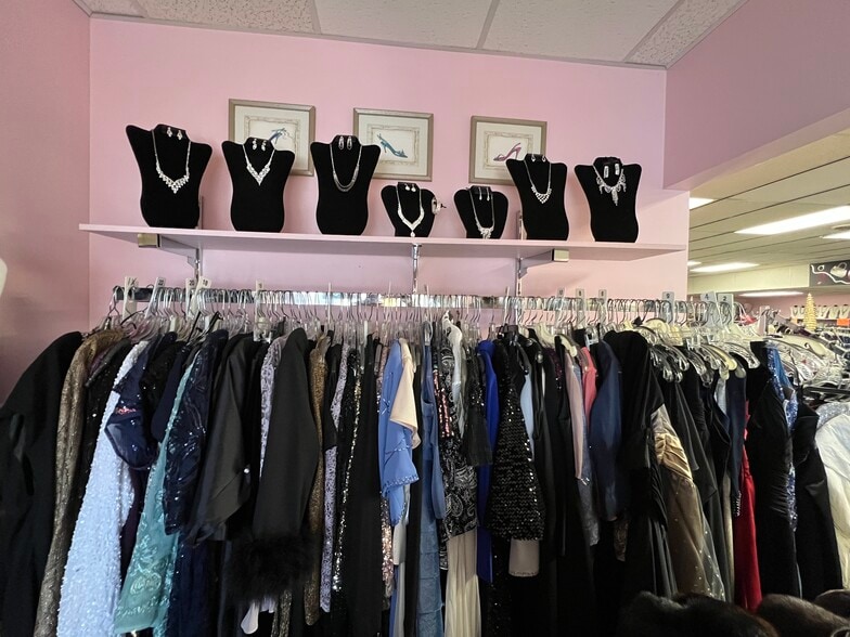 More Photos Of 584 E Main St, Canfield Storefront Retail Office For Sale