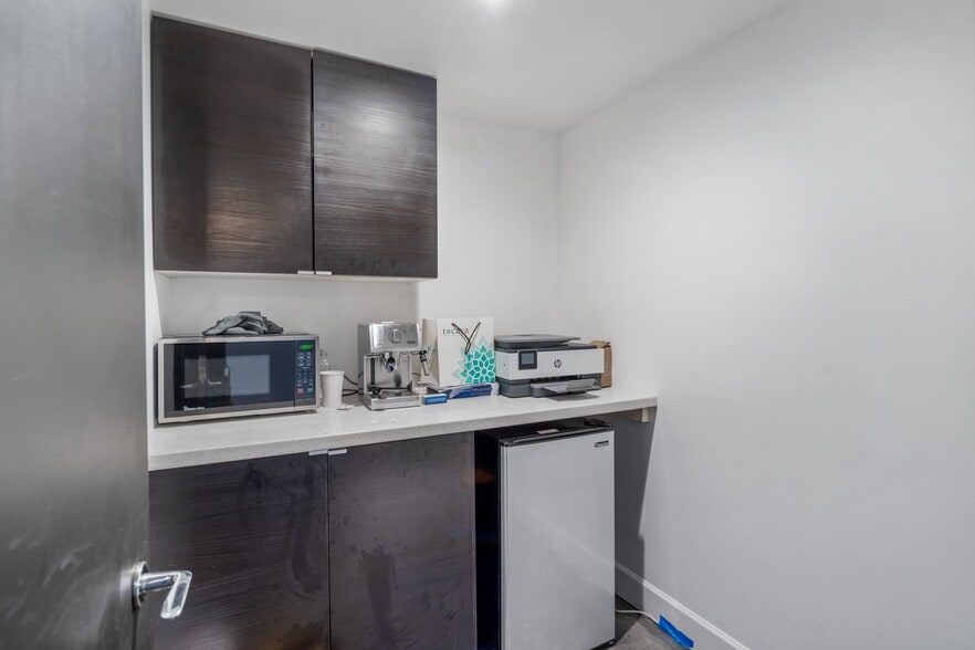 More Photos Of 4331 N 12th St, Phoenix Office Residential For Lease