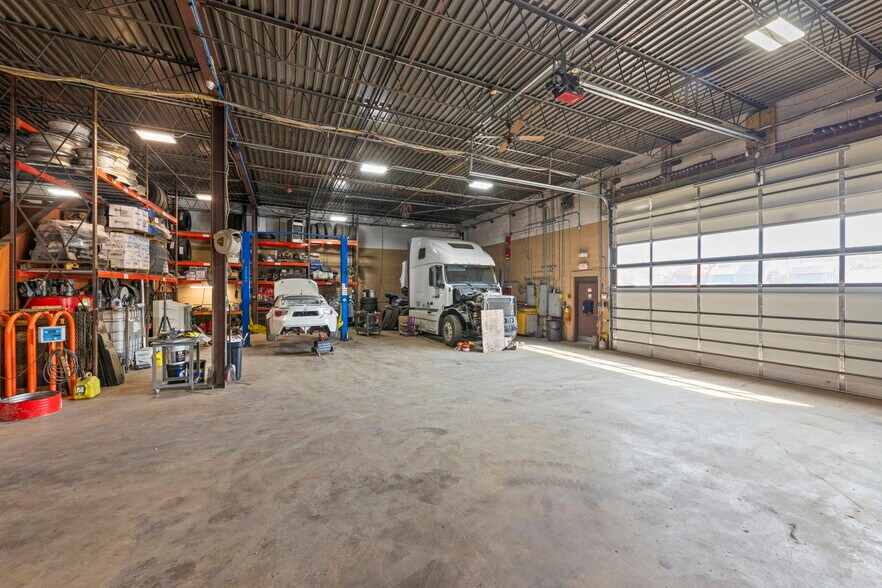 More Photos Of 10441 163rd Pl, Orland Park Warehouse For Sale