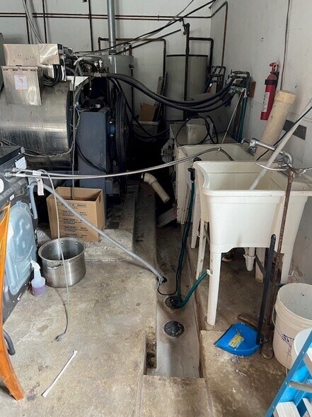 More Photos Of 2581 W Chester, Broomall Storefront For Lease