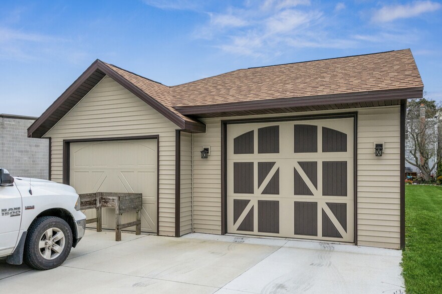 More Photos Of 2114 Wisconsin Ave, New Holstein Storefront Retail Residential For Sale