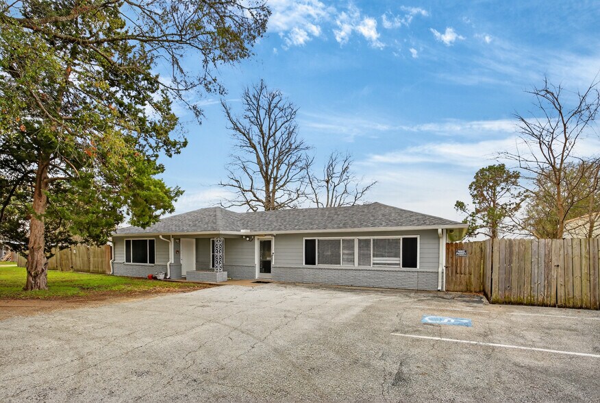 More Photos Of 5109 E 5th St, Katy Storefront Retail Office For Lease