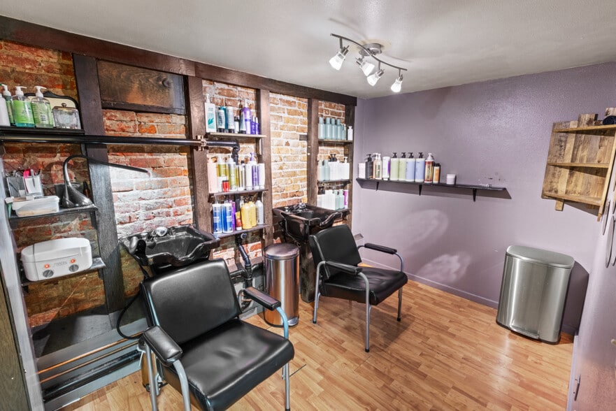 More Photos Of 615 SW Evergreen Ave, Redmond Multifamily For Sale