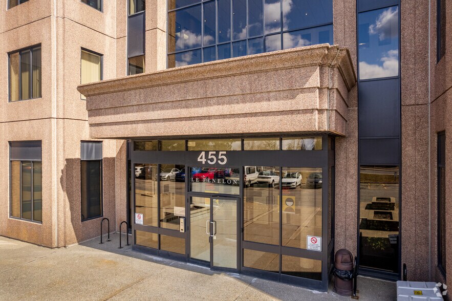 More Photos Of 455 Boul Fénelon, Dorval Medical For Lease