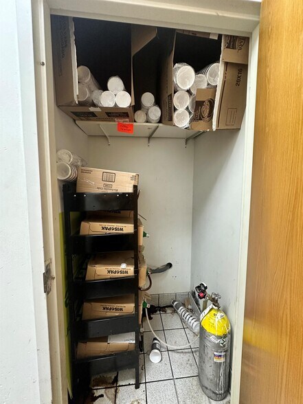 More Photos Of 12180 Center Rd, Durand Service Station For Sale