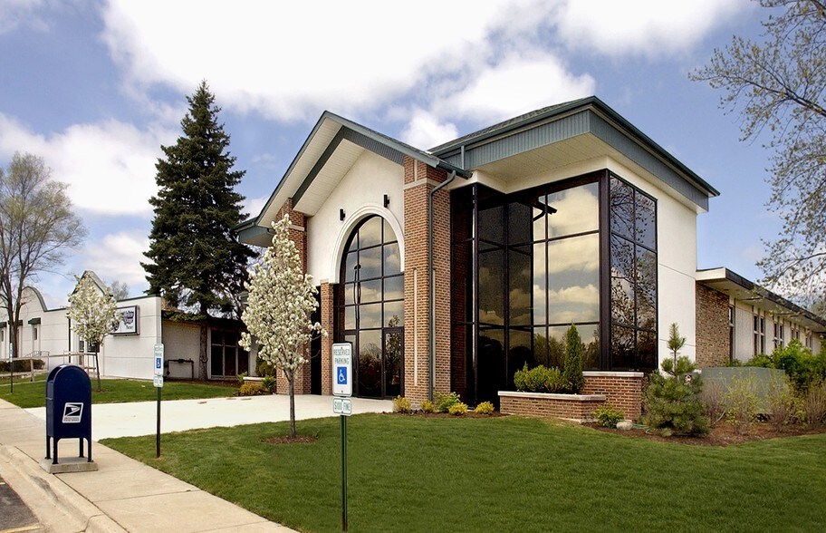 More Photos Of 860 Summit St, Elgin Medical For Lease