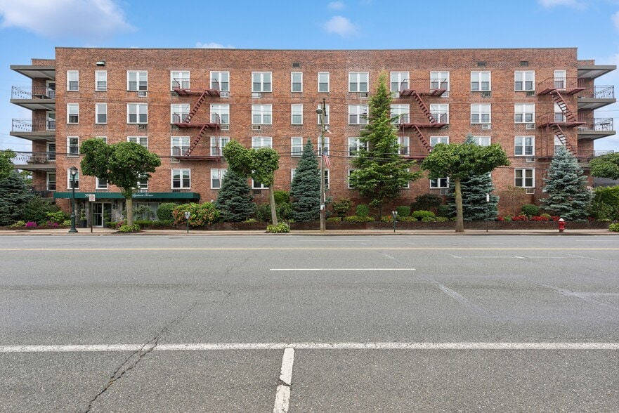 More Photos Of 504 Merrick Rd, Lynbrook Apartments For Sale