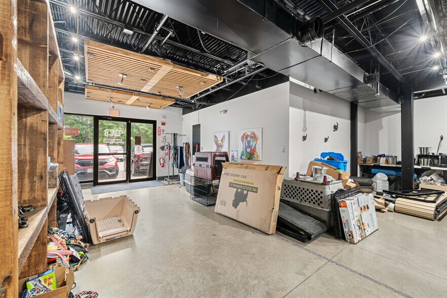 More Photos Of 1 Sylvan St, Peabody Freestanding For Lease