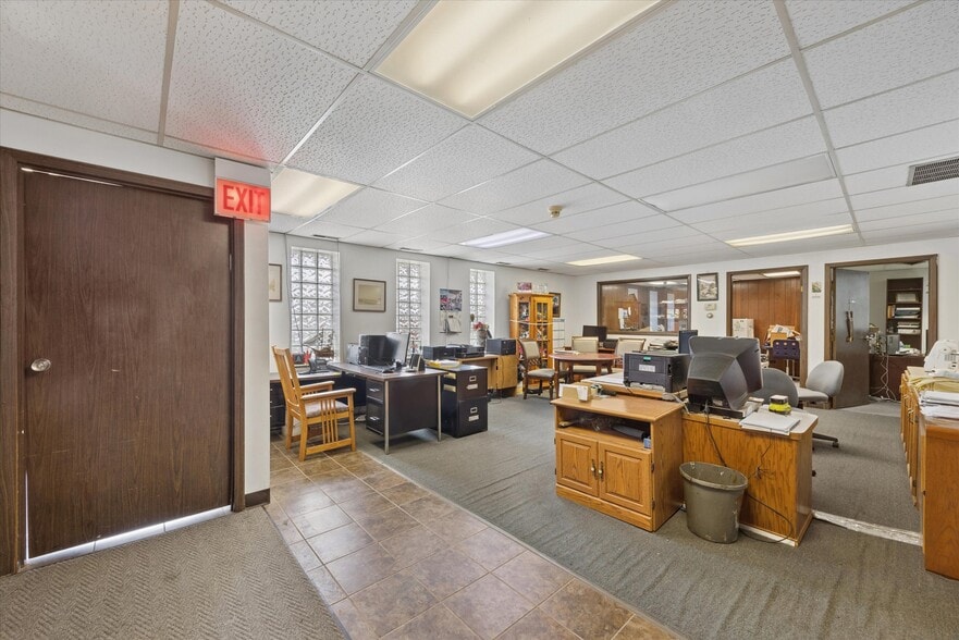 More Photos Of 4205-4215 Lawndale Ave, Lyons Manufacturing For Sale