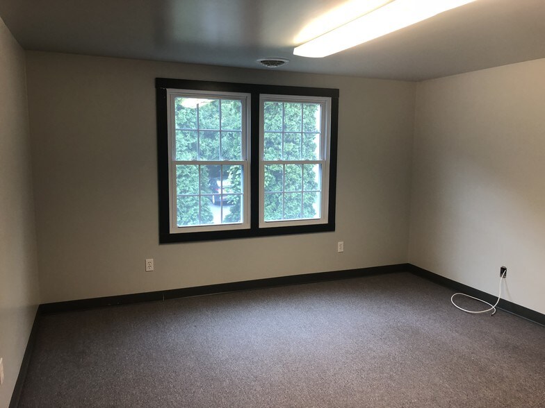 More Photos Of 10 Main St, Ballston Lake Office For Lease