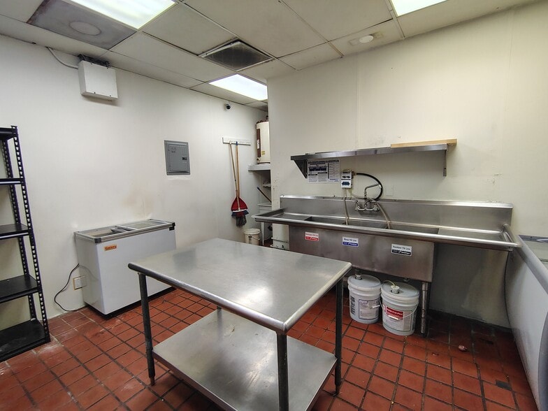 More Photos Of 8031-8041 W Sample Rd, Coral Springs Storefront For Lease