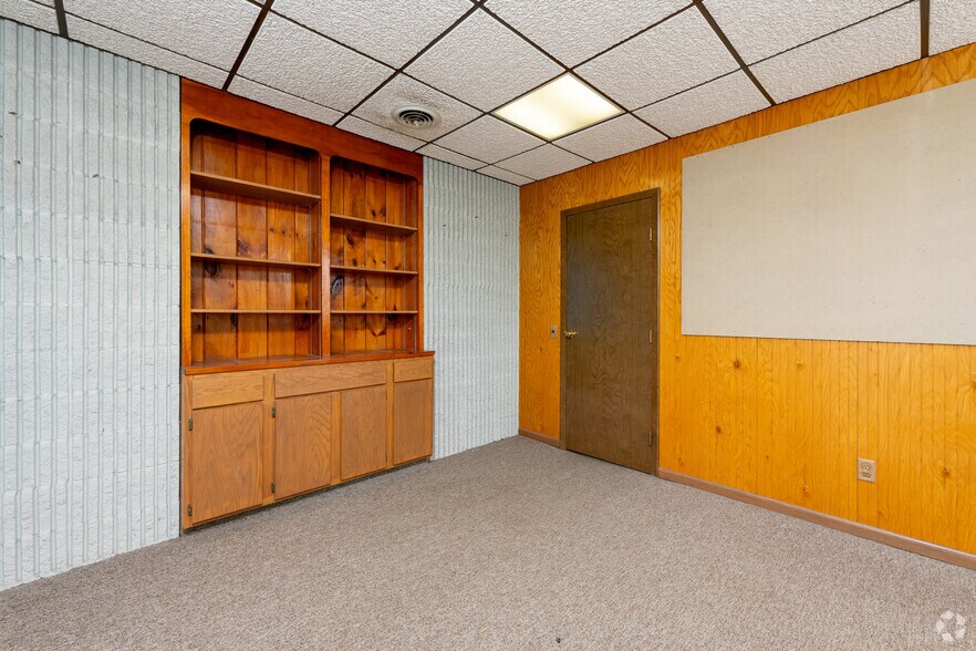 More Photos Of 735 Wangum Rd, Victor Unknown For Lease