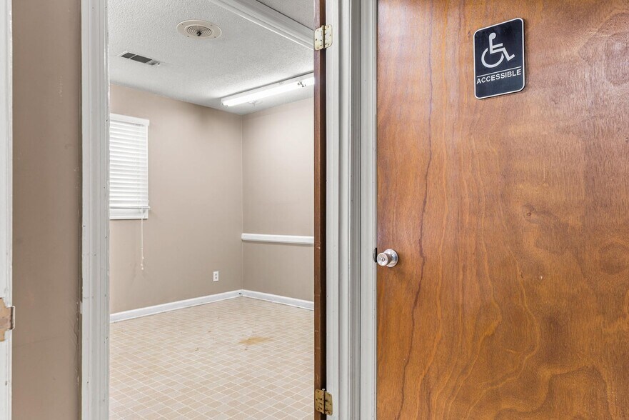 More Photos Of 450 North St, Bamberg Medical For Sale