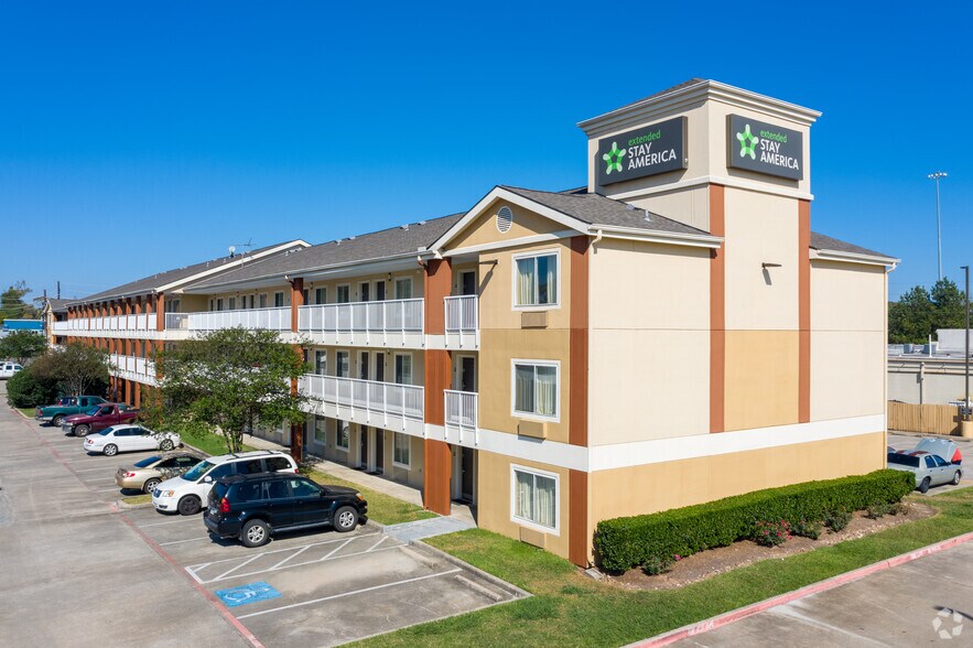 Primary Photo Of 150 Valley Wood Dr, Spring Hotel For Sale